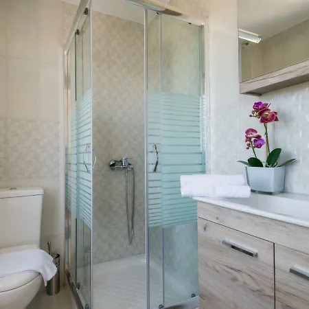 Villa Elmyra Villa, Heated Pool & Walking To Beach, By Thinkvilla