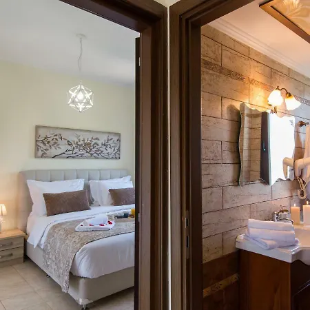 Elmyra Villa, Heated Pool & Walking To Beach, By Thinkvilla Villa