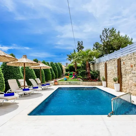 Elmyra Villa, Heated Pool & Walking To Beach, By Thinkvilla * Gerani Chanion